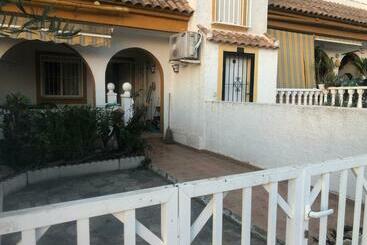 דירות לתיירים Gran Alacant : Two Bedrooms With Private Garden