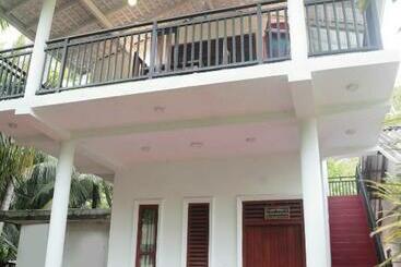 관광객 아파트 Kirala Villa