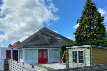 Жильё для туристов Kustverhuur, Park Schoneveld, Duinroos 102