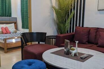 הוסטל 307 Anabelle Residence At Marina Spatial Condominium