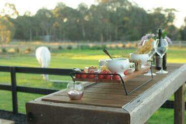 צימר Wagtail Nest Country Retreat   Longford Vic 3851