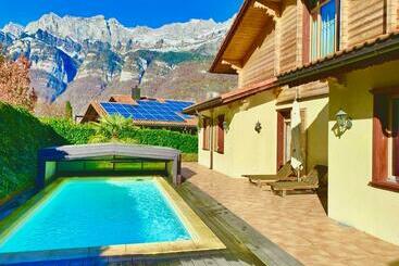 ペンション Doodle S Amazing Chalet  Walensee   Flumserberg   Churfirsten   Heidiland   Pool   Sauna