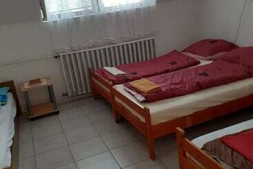 פנסיון Kéktúrás Tóra Nyíló Privát Bérlemény