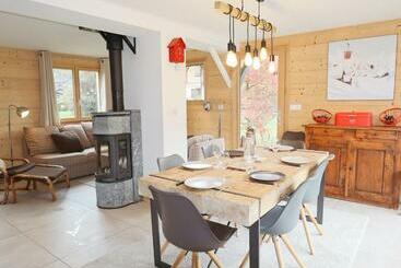 דירות לתיירים Chalet Rénové Spacieux Près Des Commerces, à 200m Du Village Et Du Lac, Navette Ski Bus Gratuite   F