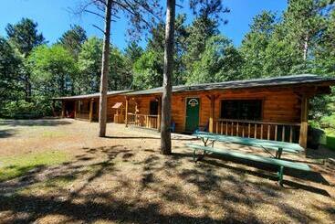 Crossroads Motel & Cabins