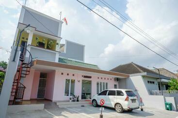 Otel Reddoorz Near Rita Supermall Purwokerto 2