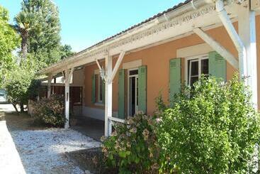 ツーリストアパートメント L Arbousier