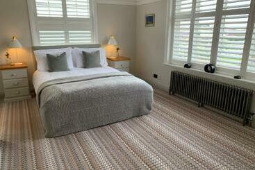 펜션 The Old Bell B&b