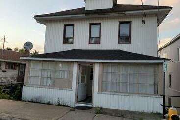 شقق خاصة سياحية Private Home In Downtown Edmundston!