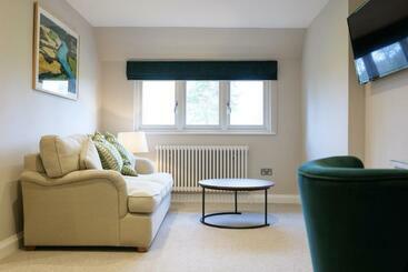 شقق خاصة سياحية The Olive Apartment   Greentrees Estate