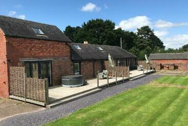شقق خاصة سياحية The Stables And Granary At Shawbroom Farm