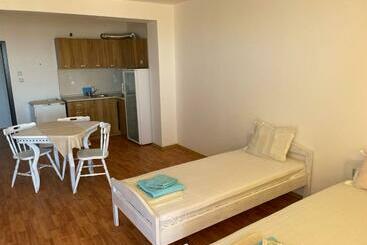 דירות לתיירים инцараки 5 , свети влас