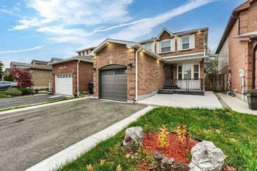 شقق خاصة سياحية Classic & Luxury Private Detached Entire Home With Free Wi Fi & T.v