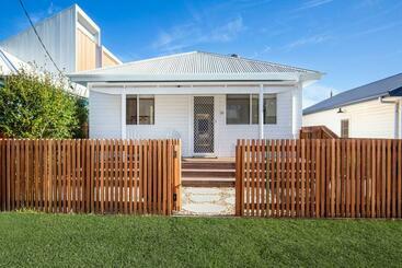 דירות לתיירים Fishery Road Cottage Pet Friendly 2 Mins Walk To Beach