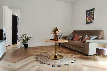 شقق خاصة سياحية Le Petit Angle Appartement 2 Pièces, Plein Centre Ville, Près De La Gare Jusqu à 4 Personnes
