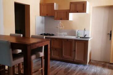 ツーリストアパートメント Sakura, Paisible Et Confortable Appartement à La Campagne