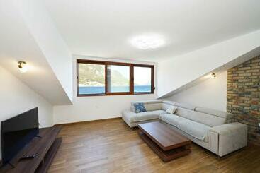 ツーリストアパートメント Viva