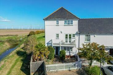 דירות לתיירים Marine House