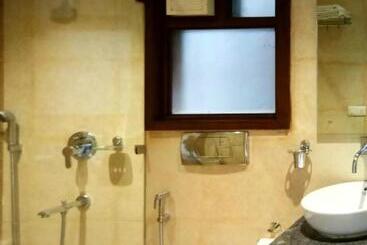 Uds Villa Scandinavian B&b   Next To Vfs