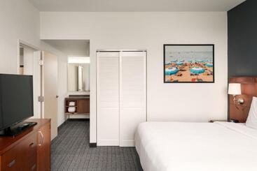 فندق Courtyard By Marriott St. Petersburg Downtown