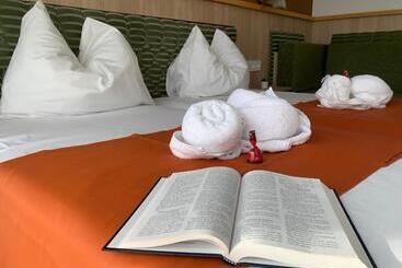 酒店 Várfal Wellness Panzió