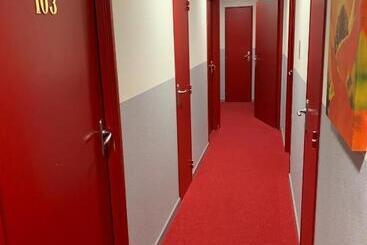 Отель Les Commercants