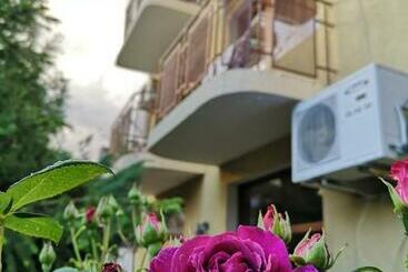 ホテル Guest House Zora   Sarafovo