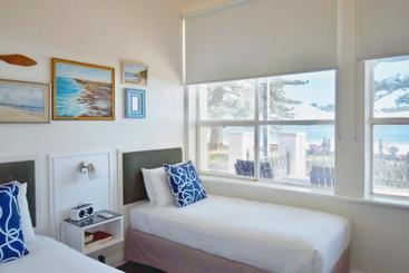 Seawall Apartments