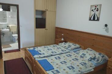 Valcsics Villa Panzió