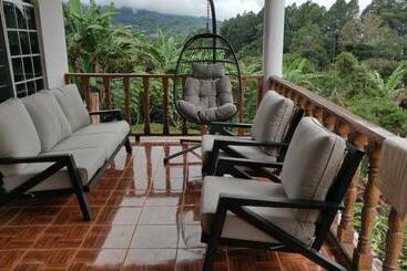 호스텔 Agartha Mountain Retreat