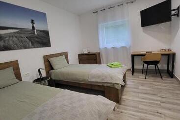 تختخواب و صبحانه Hostel Postaja