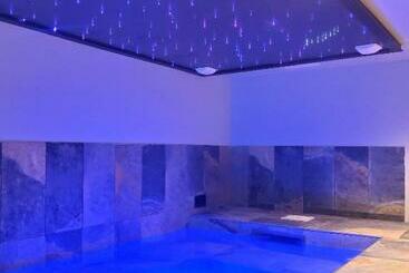 شقق خاصة سياحية Gites Spa Strasbourg   Villa Gorille   Spa Privé, Sauna, Borne D Arcade, Babyfoot