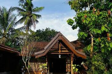 Hostel Griyo Jawi  Cabins & Pool