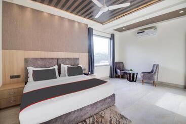 호텔 Super Collection O Bareilly Near Satellite Bus Stand Formerly Amber Heights