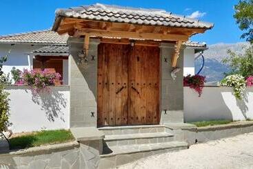 הוסטל B Vishe Guest House