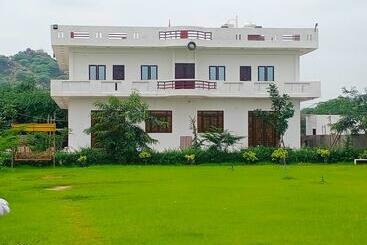 בית מלון כפרי Oyo 91054 Shree Nath Palace