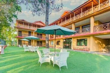 בית מלון כפרי Summit Jungle Resort