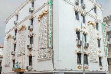 Ada Feli̇ci̇ty Otel