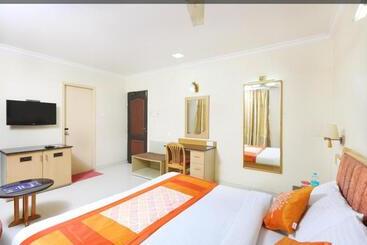 Nakshatree Hotels, Maruthi Residency Mogappair