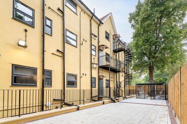 בית מלון כפרי Dc, Stratford