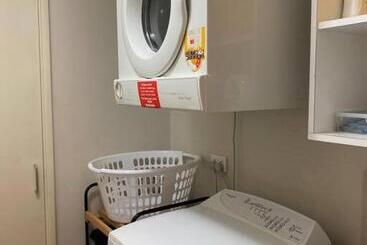 آپارتمانهای توریستها City River Views Free Parking Wifi Netflix Wine