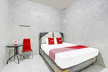 Otel Oyo 91475 Srikaya  2