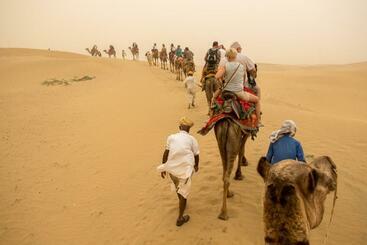 فندق Lazy Camel Desrert Camp