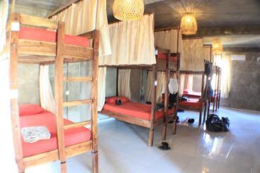 Black Sand Hostel Amed