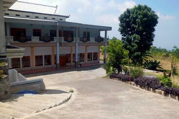 פנסיון Km 31 Sujono Guesthouse