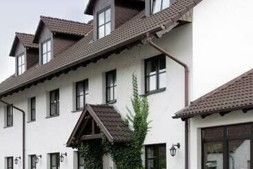 تختخواب و صبحانه Pension & Gasthaus Kahren