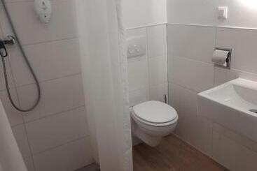 בית מלון כפרי T3 Budget Berlin Hennigsdorf