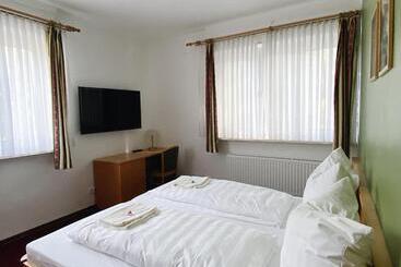 בית מלון כפרי Waldrestaurant &