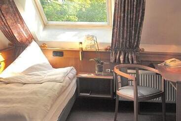 Und Landhaus  Kastanie