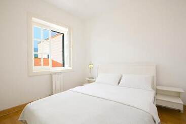 آپارتمان‌های توریست‌ها Beach Apartment Sveti Stefan